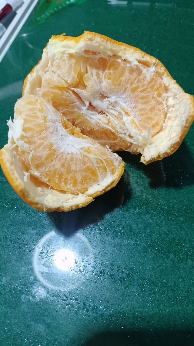 脑子转不动 吃个橘子压压惊