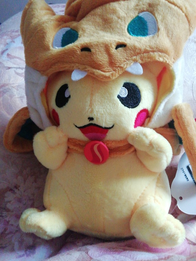 新买的pikachu玩偶好可爱QAQ