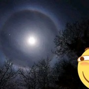 老夫昨夜于汉中夜观星象，发现天有异象，长虹贯月啊……